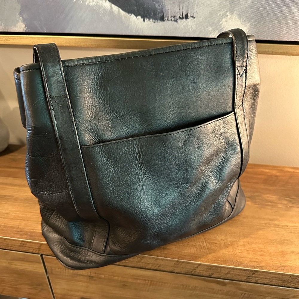 Vintage Coach Style Black Leather Shoulder Bag Magnetic Closures